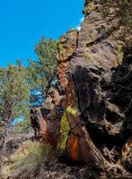 Piedra colorida en el desierto en rocas sisemore cerca de Tumalo o foto