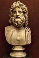 Florencia, Italia, 7 de abril de 2018 - la cabeza de la estatua de Zeus de la Galería de los Uffizi en Florencia, Italia. es una estatua de mármol de carrara del siglo II.