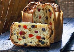 panettone con frutas pastel de navidad italiano foto