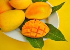 Close up photo of fresh mango fruit