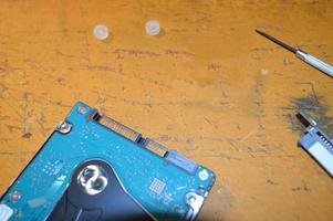reparar el disco duro de la computadora microelectrónica foto