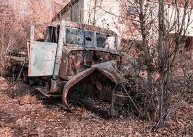 Pripyat, Ucrania, 2021 - Camión desgastado en Chernobyl foto