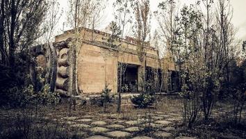 Pripyat, Ucrania, 2021 - Cine vacío abandonado en Chernobyl foto