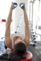 chica en el gimnasio foto