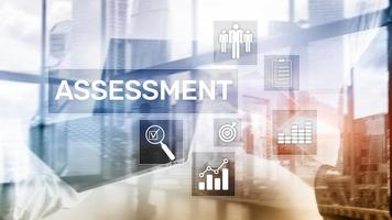 evaluación evaluación medida análisis análisis negocio y tecnología concepto sobre fondo borroso.