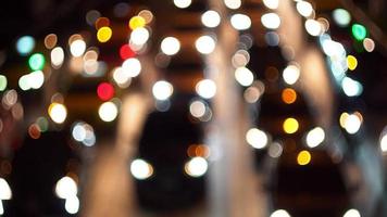 image de fond défocalisant la voiture légère la nuit. video