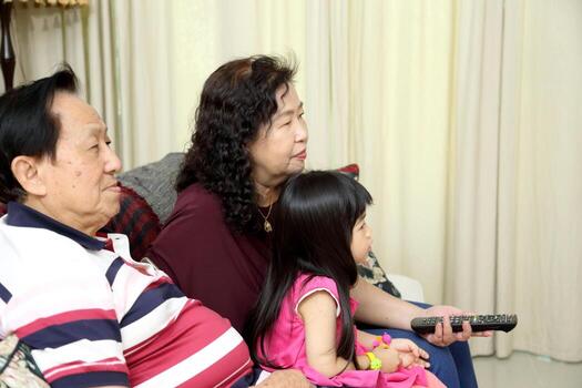 familia en la sala foto