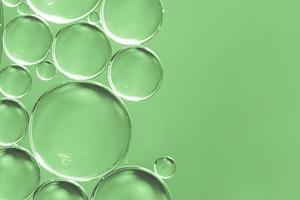 Burbujas de aire abstractas fondo verde líquido foto