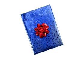Caja gif azul para decoración navideña aislado sobre fondos blancos con trazados de recorte foto