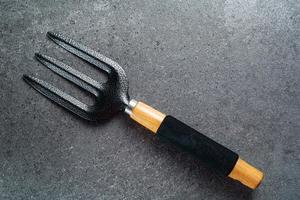 Garden shoveling fork for your garden and flower