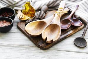 cubiertos de madera utensilios de cocina foto