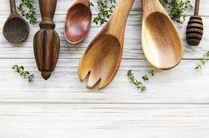 cubiertos de madera utensilios de cocina foto