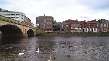 La ciudad de York con el río Ouse en Inglaterra, Reino Unido. video