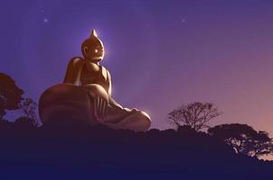 Ilustración de vector de budismo de una estatua de Buda en la cima de la montaña con la hermosa luz del sol brilla desde la derecha.
