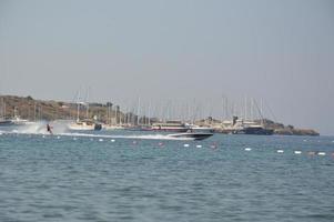 gumbet, turquía, 2020 - panorama de playa y playa en bodrum foto