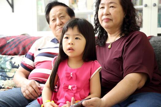 familia en la sala foto