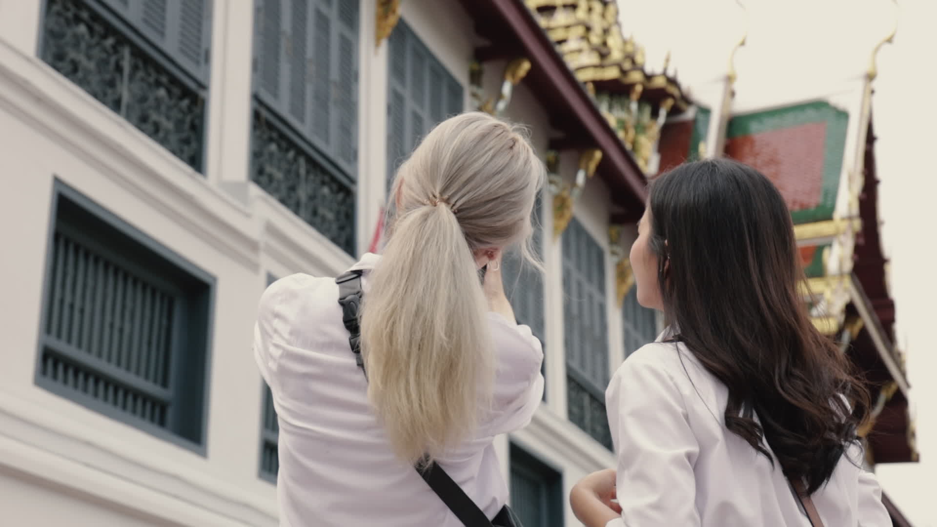 Asian Lesbian Couples Enjoy Traveling In Thailand And Using A Smartphone Taking A Selfie