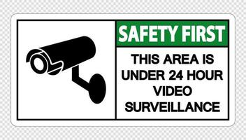 La seguridad es lo primero, esta área tiene una señal de vigilancia por video de 24 horas sobre un fondo transparente. vector