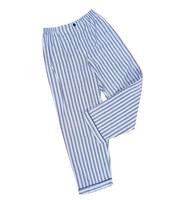 Pantalones de pijama a rayas de color azul de aislados en blanco, vista superior. pantalones de dormir de cerca foto