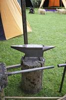 herramienta de yunque medieval