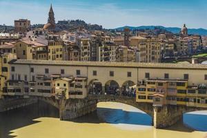 Puente Ponte Vecchio en Florencia, Italia. foto