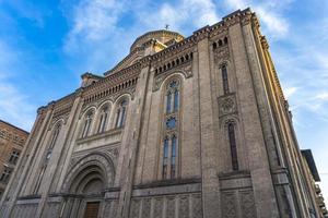 Iglesia del Sagrado Corazón de Jesús en Bolonia, Italia foto