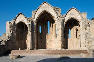 Ruinas de la iglesia bizantina de la Virgen de Burgh, la ciudad de Rodas, Grecia foto