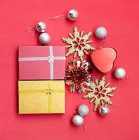 caja de regalo de navidad y año nuevo foto