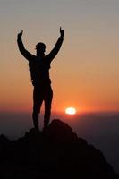 montañero conquista la cima del tramont foto