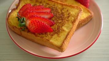 French toast with strawberry video