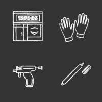 conjunto de iconos de tiza de estudio de tatuaje. servicio de perforación. exterior del salón de tatuajes, guantes médicos, pistola perforadora, resaltador. ilustraciones de pizarra vector aislado