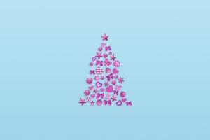 concepto de un árbol de navidad compuesto por regalos y adornos de año nuevo. endecha plana, composición mínima en superficie azul