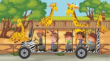 Escena de safari con muchas jirafas y niños en coche turístico. vector