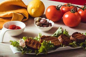 comida real, carne vegana en un restaurante foto