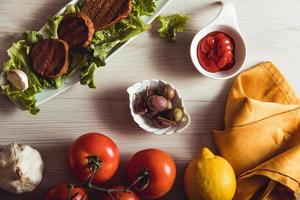 carne vegana para cenar, comida de verdad foto