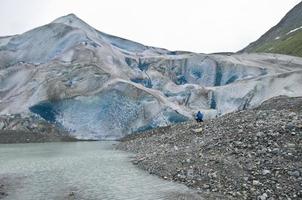 explorando el término del glaciar reid, glacier bay foto