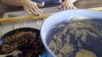 Making pastry with minced meat video