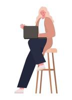 Mujer rubia sentada con laptop en silla de diseño vectorial de trabajo vector