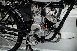 Sinsheim, Alemania - 16 de octubre de 2018 Technik Museum. motor de la elegante moto negra foto