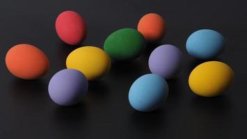 huevos de pascua o huevo de color. multicolor de huevos de pascua foto