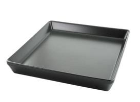 plato negro aislado sobre fondo blanco foto