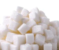 terrón de azúcar sobre fondo blanco foto
