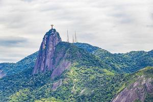 cristo redentor en la montaña corcovado río de janeiro brasil. foto