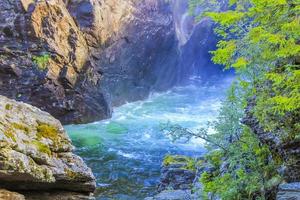 la cascada más bella de europa. rjukandefossen en hemsedal, noruega.