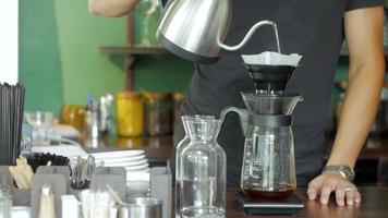 Nahaufnahme von Kaffee kochen video