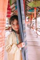 viaje de niña a la provincia de nan de bantailue cafe, tailandia foto