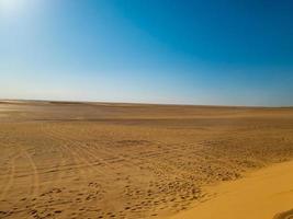 dunas de arena en el desierto foto