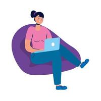 Mujer joven sentada en un sofá con carácter de tecnología portátil vector