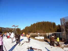 jasna, eslovaquia - 01 de enero de 2014 turismo en la ciudad y el resort foto
