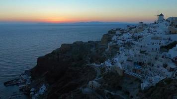 Timelapse hermoso atardecer en Oia en la isla de Santorini, Grecia